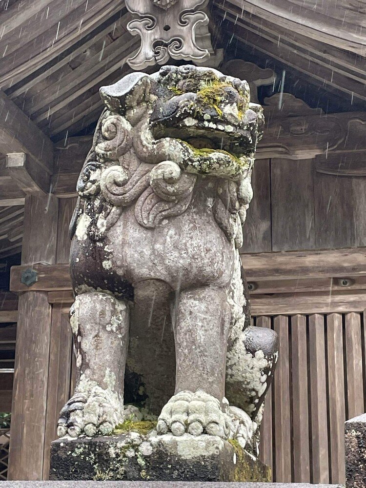 伊奈波神社の大きいこまさん前から