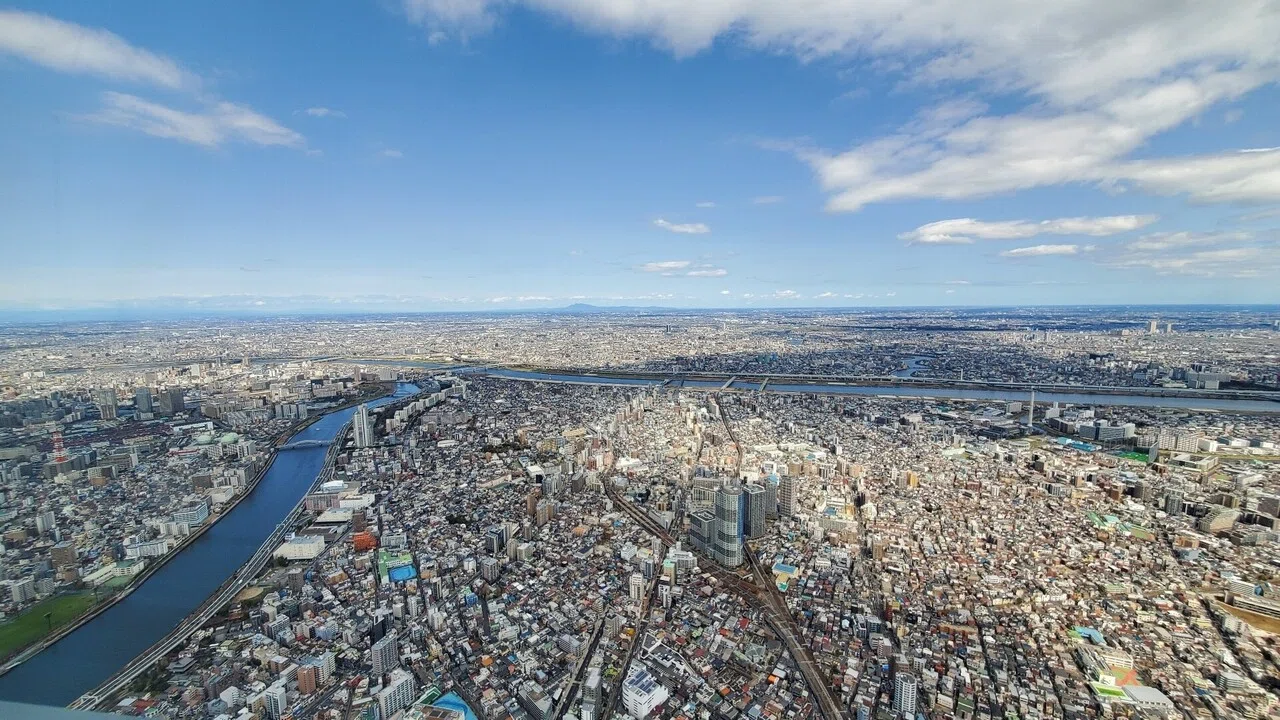 今日は晴天でスカリツリーの天望回廊まで上ってみた。街を見下ろすと、人間の小ささを感じると同時に、家屋やビルの超過密ぶりに息苦しさも感じてしまう ...