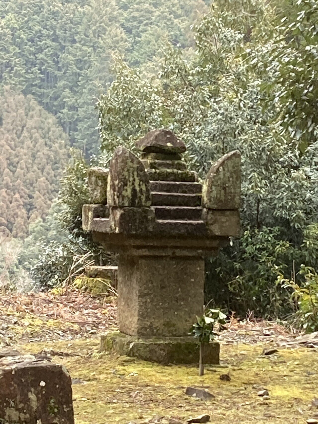 京都府内の石造物㊼:高山寺宝篋印塔|綾 京都府内の石造物㊼:高山寺宝篋印塔|綾