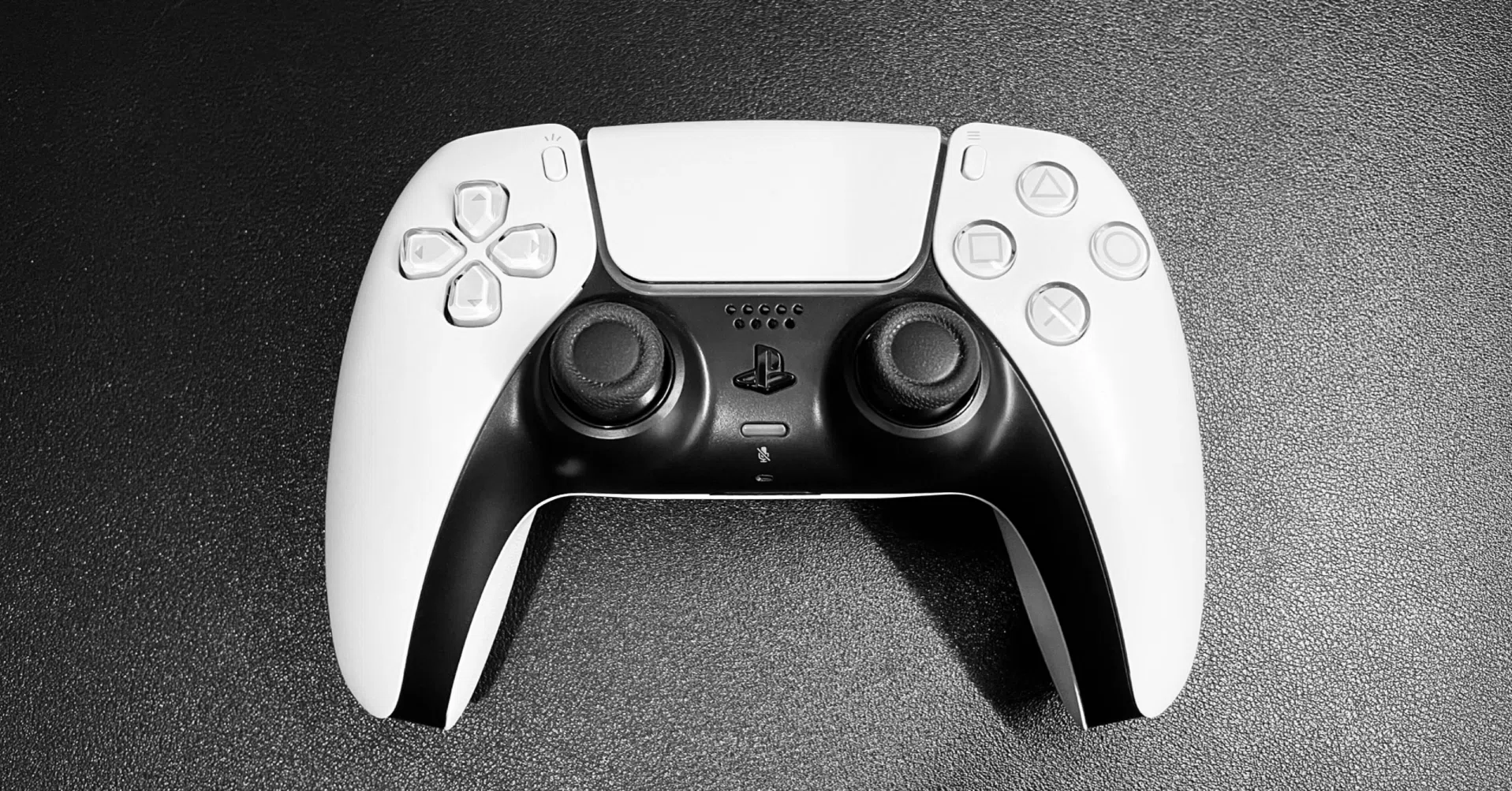 グランツーリスモ等のゲームコントローラになります。 【公式通販】