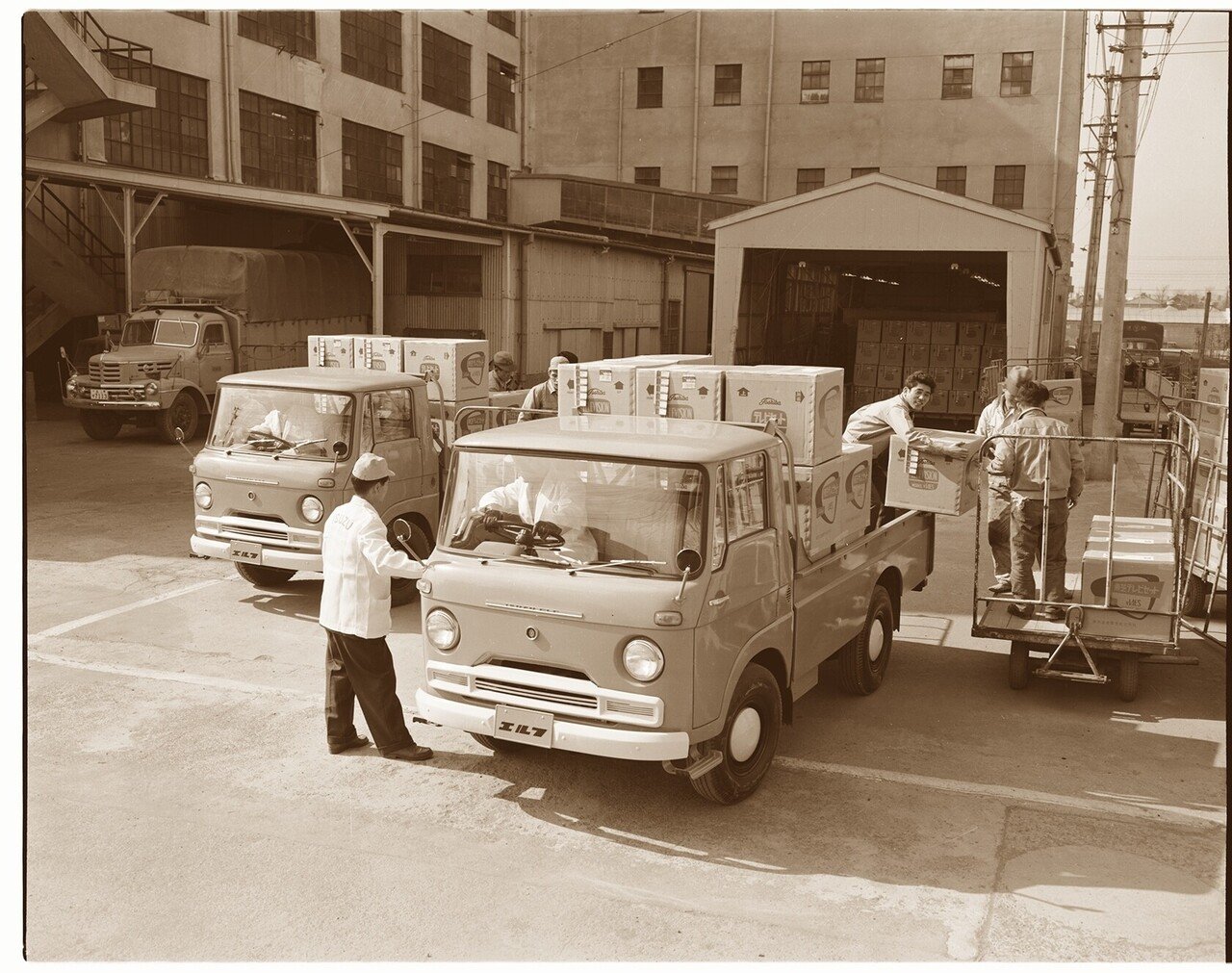 池田憲二画集　S60年11月30日発行　S60年にしては中も外もキレイ 年末のプロモーション大特価！ 池田憲二画集 S60年11月30日発行
