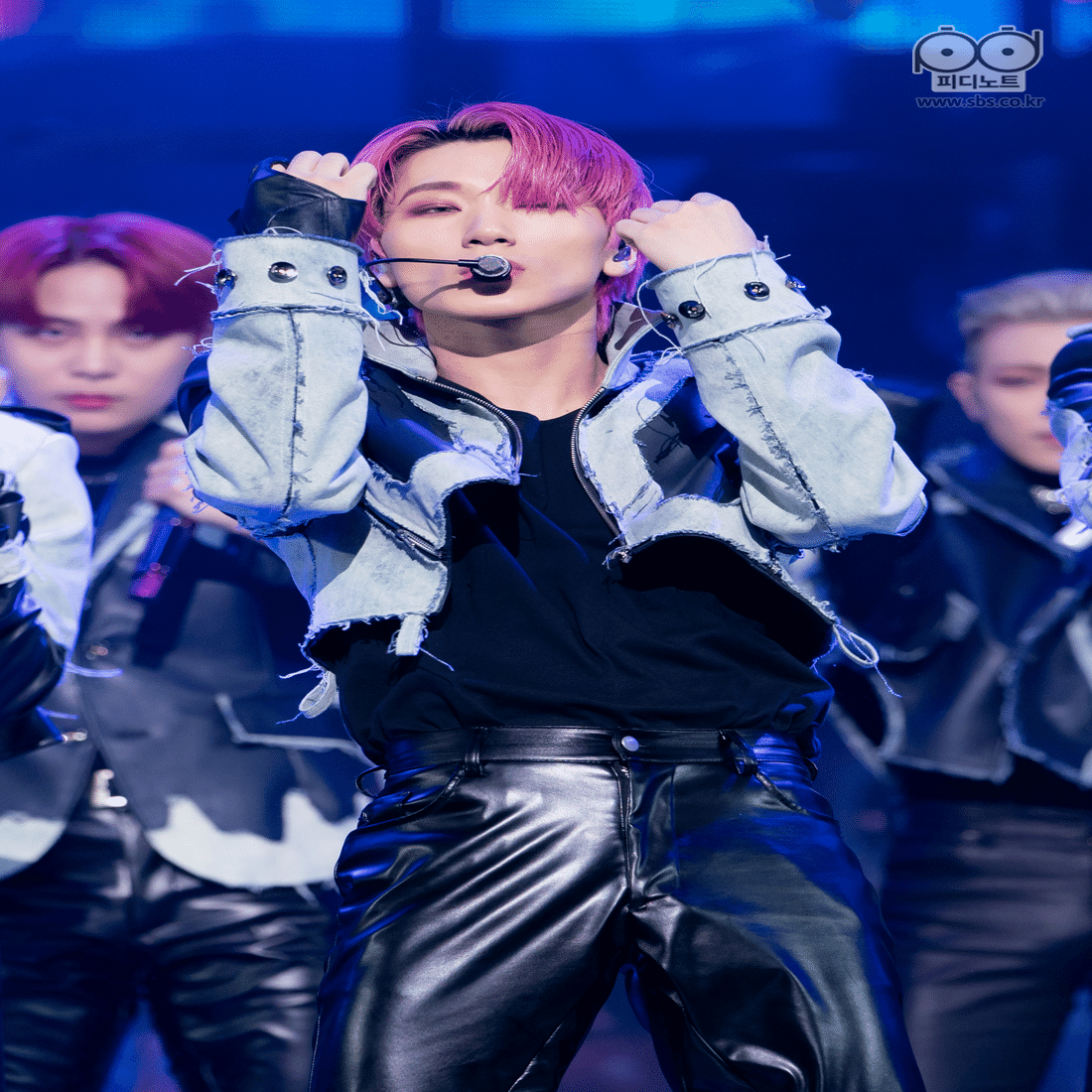 ATEEZのステージの天才、サンがVOGUE KOREAのステージでキャラクターに