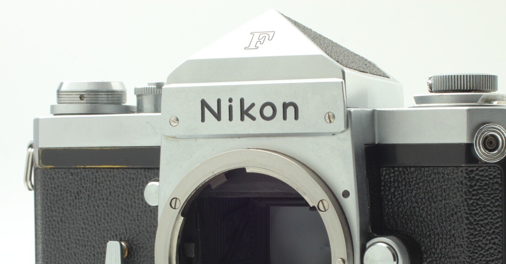 ニコンFのファインダー分解とプリズム交換|フィルムカメラ修理の