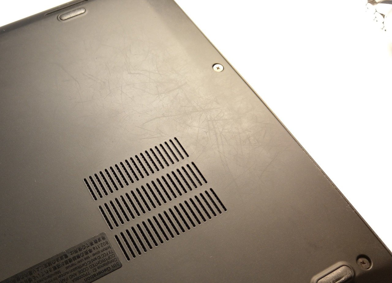 Thinkpad X1 Carbon 2017年モデルのスリキズを綺麗に！｜いくも