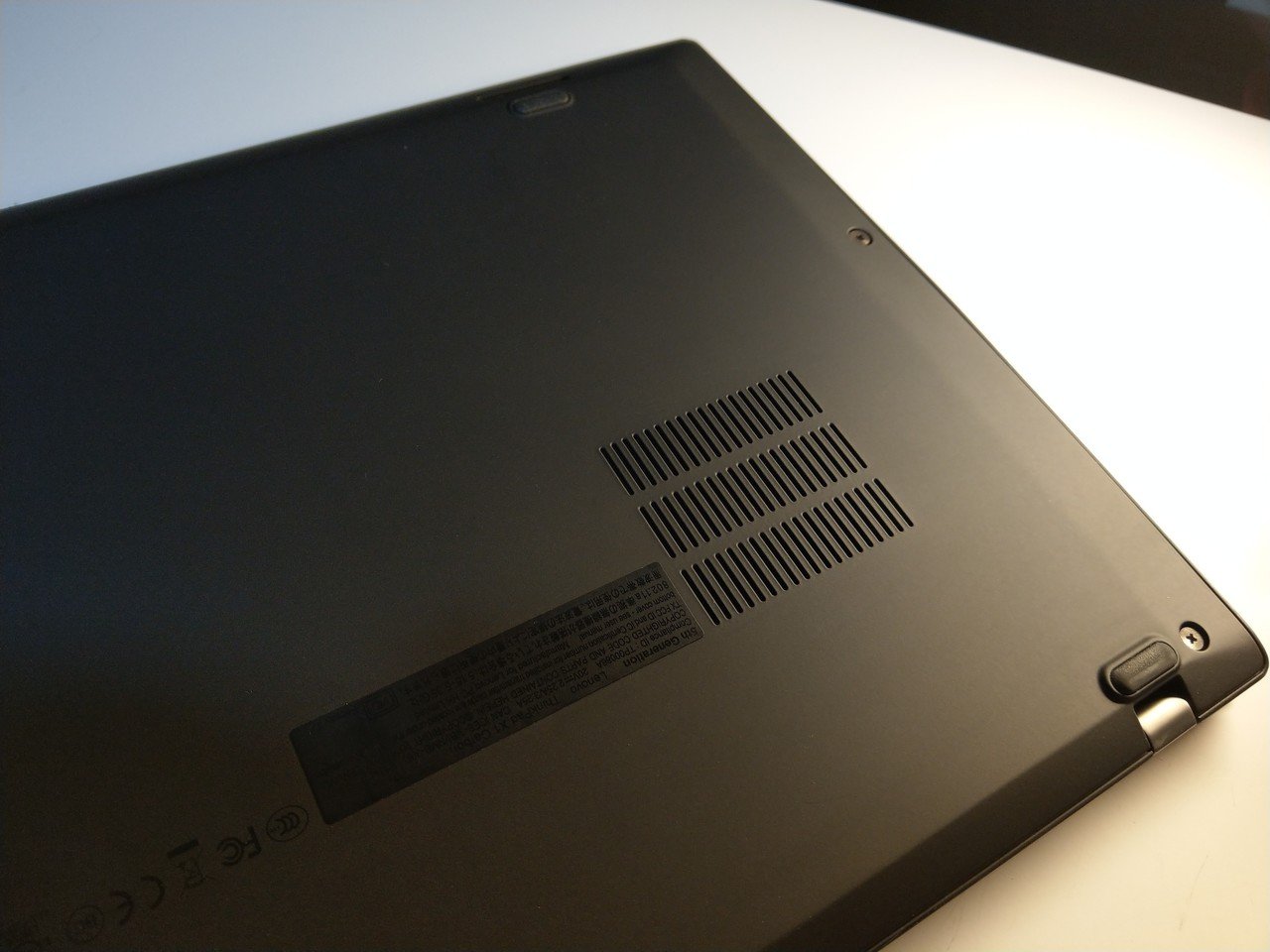 Thinkpad X1 Carbon 2017年モデルのスリキズを綺麗に！｜いくも