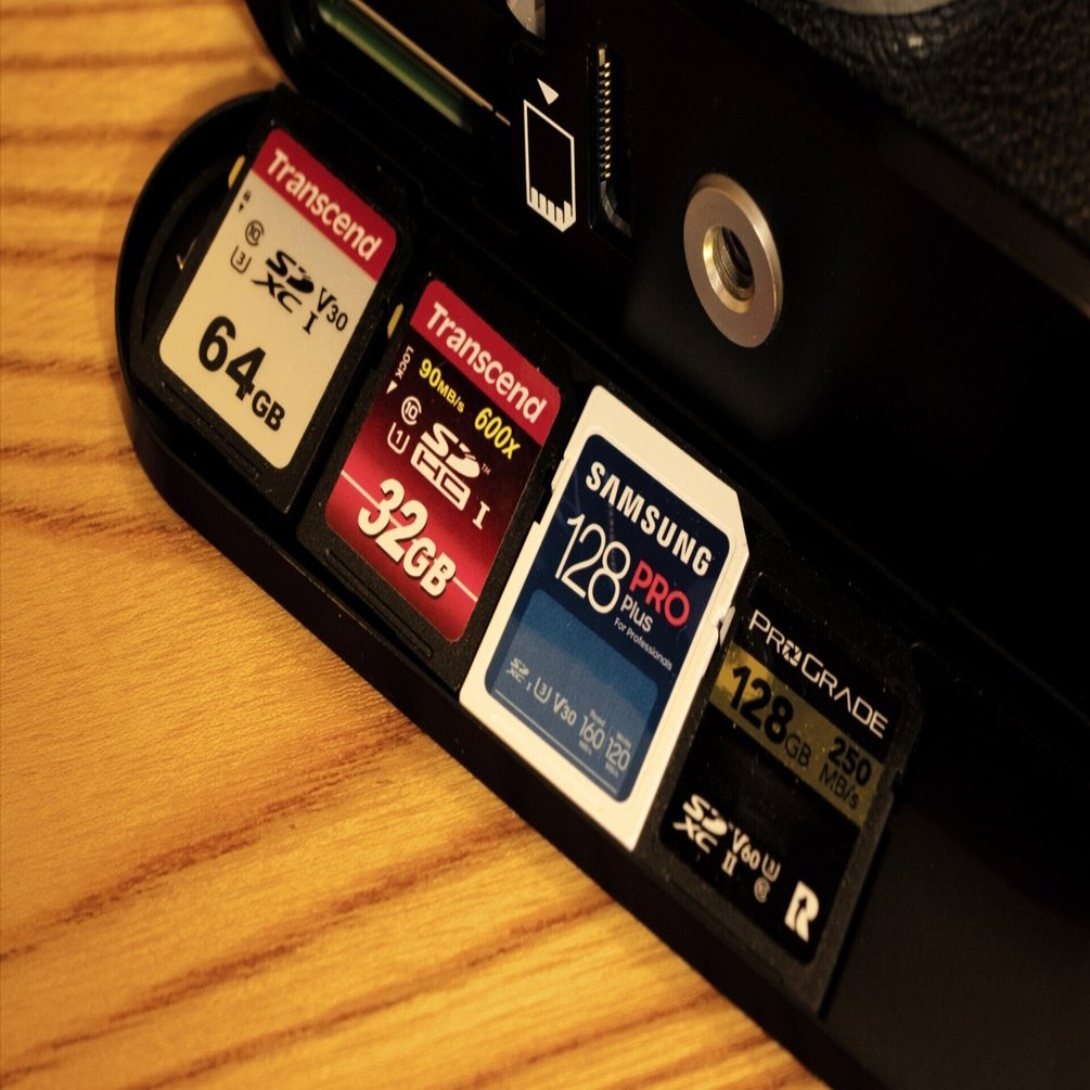 ライカで使うSDカードを比較してみた｜kamo