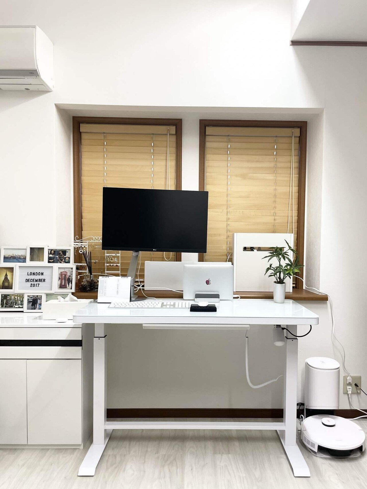 私のデスク周りを模様替え！立って仕事ができるように。｜maya*