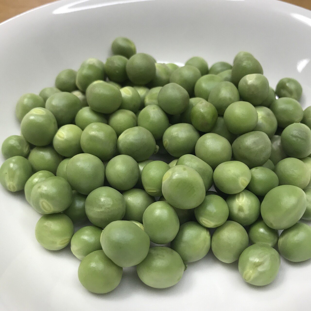 グリーンピース さやえんどう えんどう豆 みつ豆や豆大福に使用 は同じマメ科エンドウ 属 さや がまだ柔らかい時期に早採りしたのが さやえんどう すっかり成熟したのが えんどう豆 食物繊維が豊富で野 かずいし Note