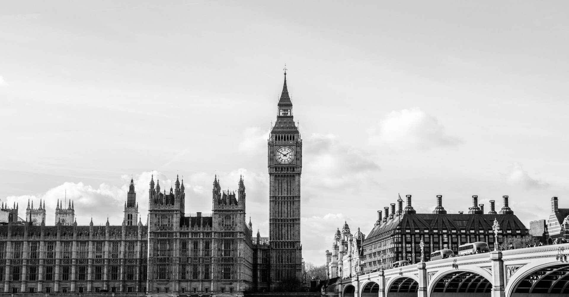 英国は権力分立で戦争遂行能力を向上させた『財政＝軍事国家の