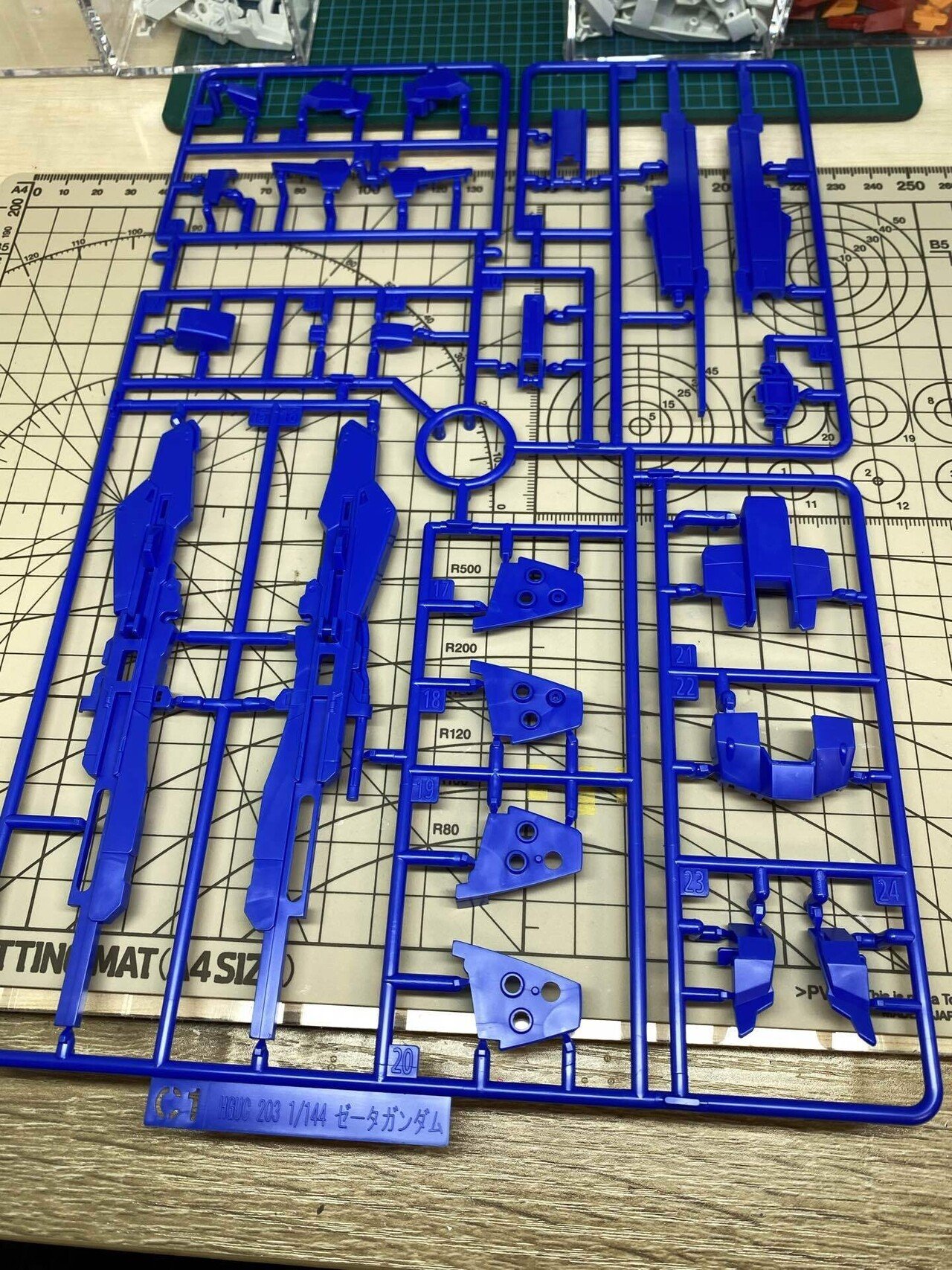 ゼロから始めるエアブラシ塗装(HGUC MSZ-006制作記 vol.1 ゲート処理編