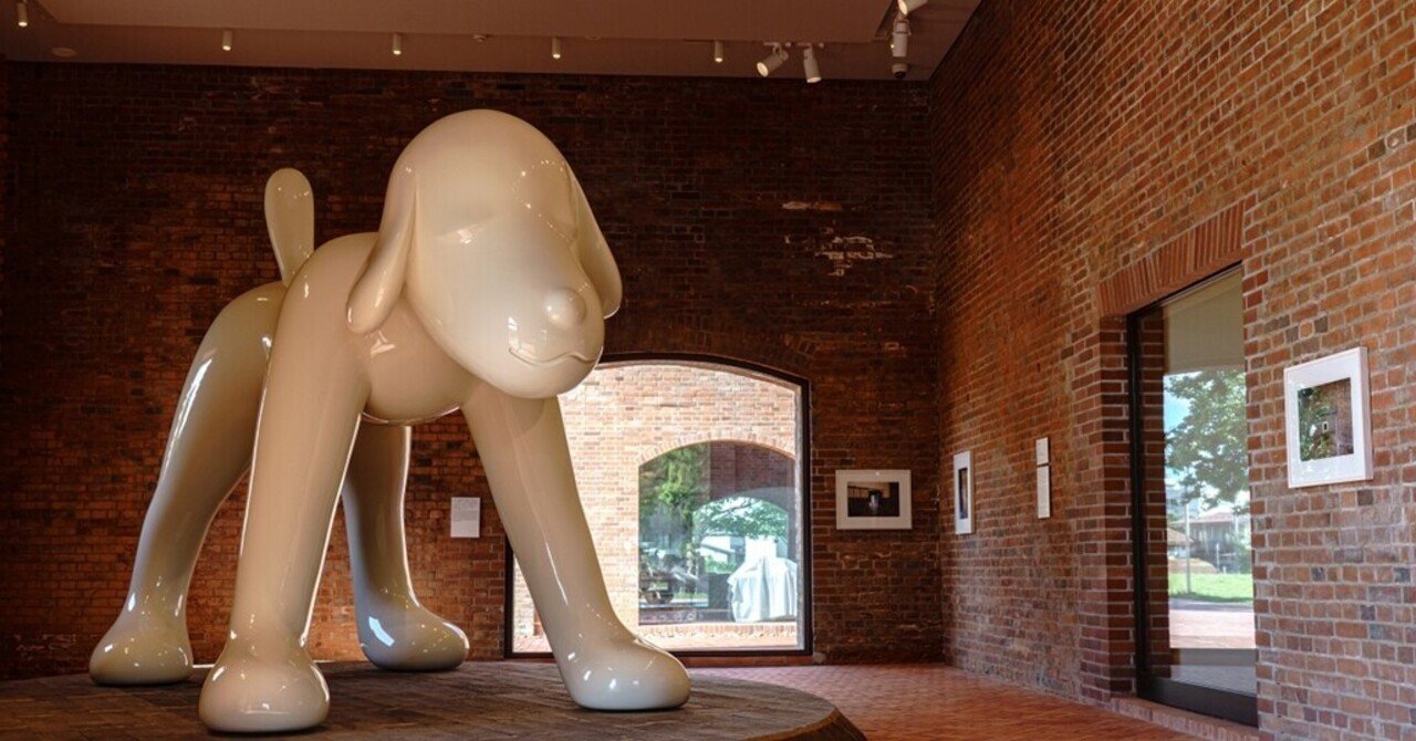 コレクション紹介】奈良美智《A to Z Memorial Dog》｜弘前れんが倉庫