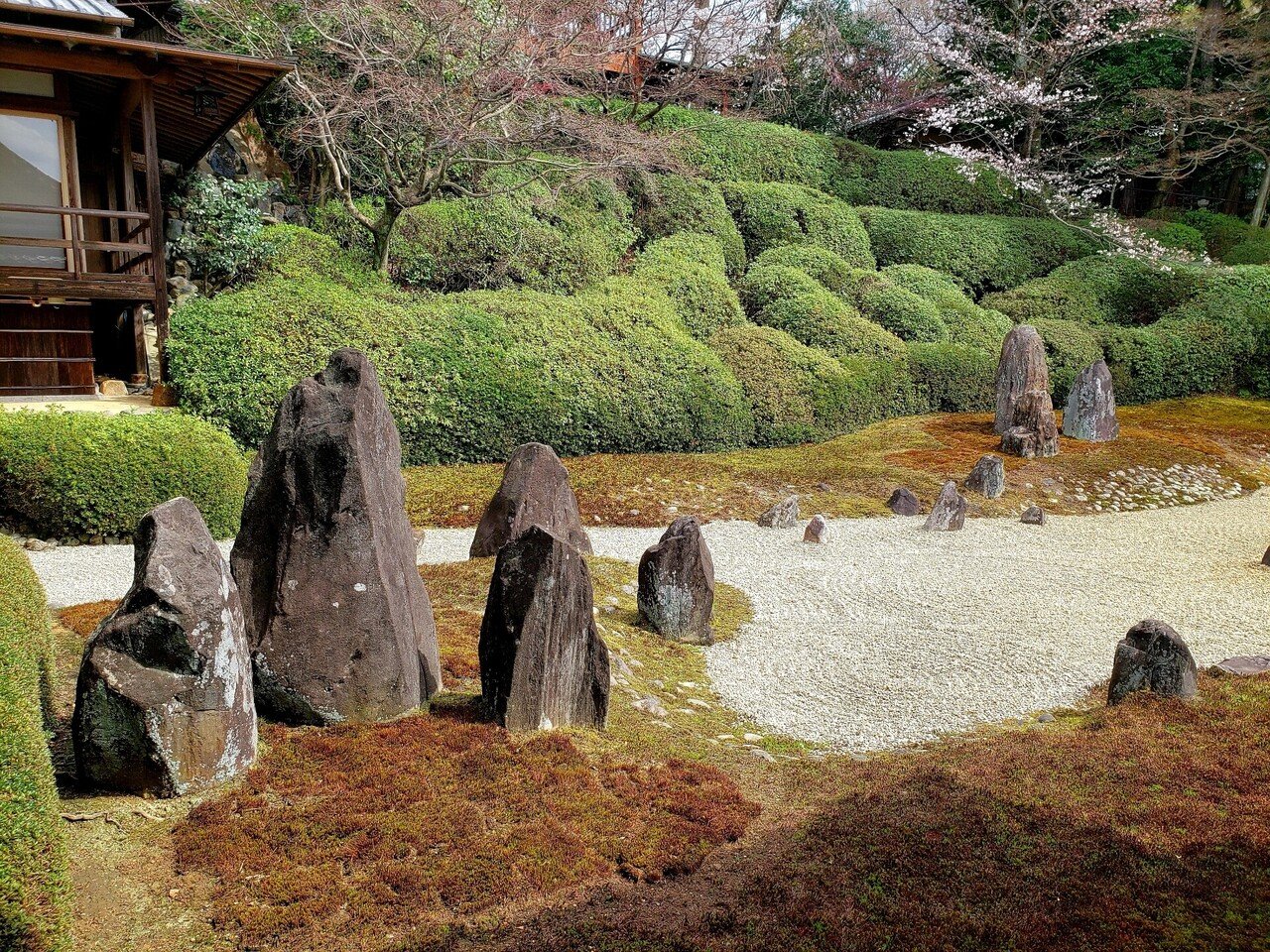 仏さまに見える石