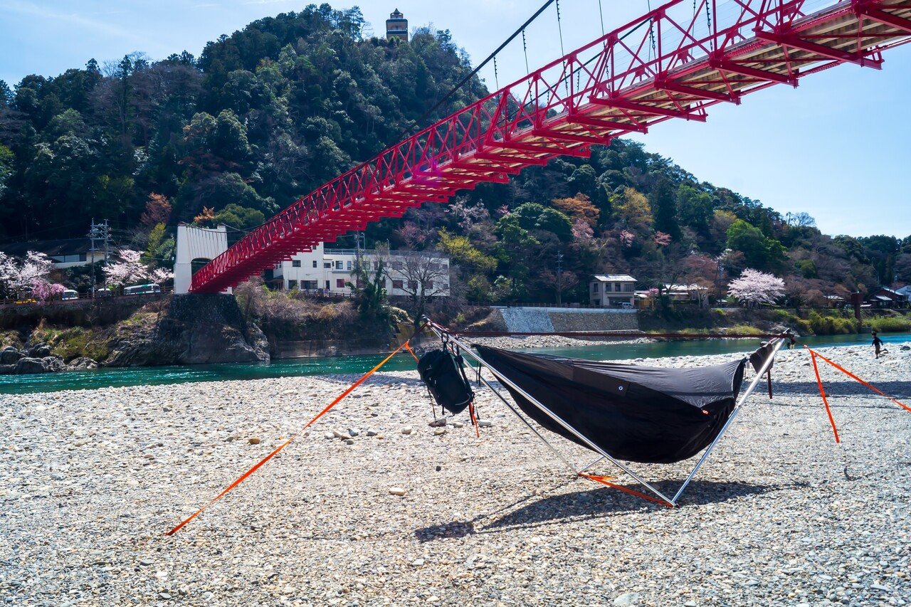 32cm鎗ペグを使って河川敷でTensa4（ハンモックスタンド）を設営｜刃物