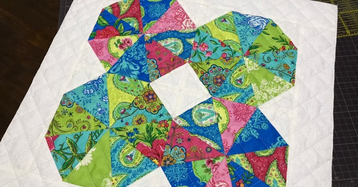カレイドスコープ Kaleidoscope」のパターンをミシンで縫って