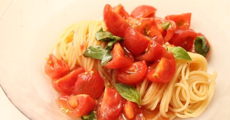 基本の冷製トマトパスタのコツはソースをシェイク!