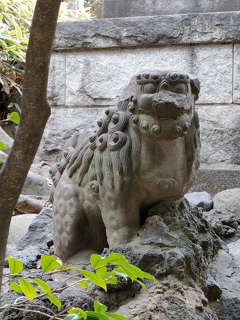 鳩森八幡神社富士塚山麓の狛犬１