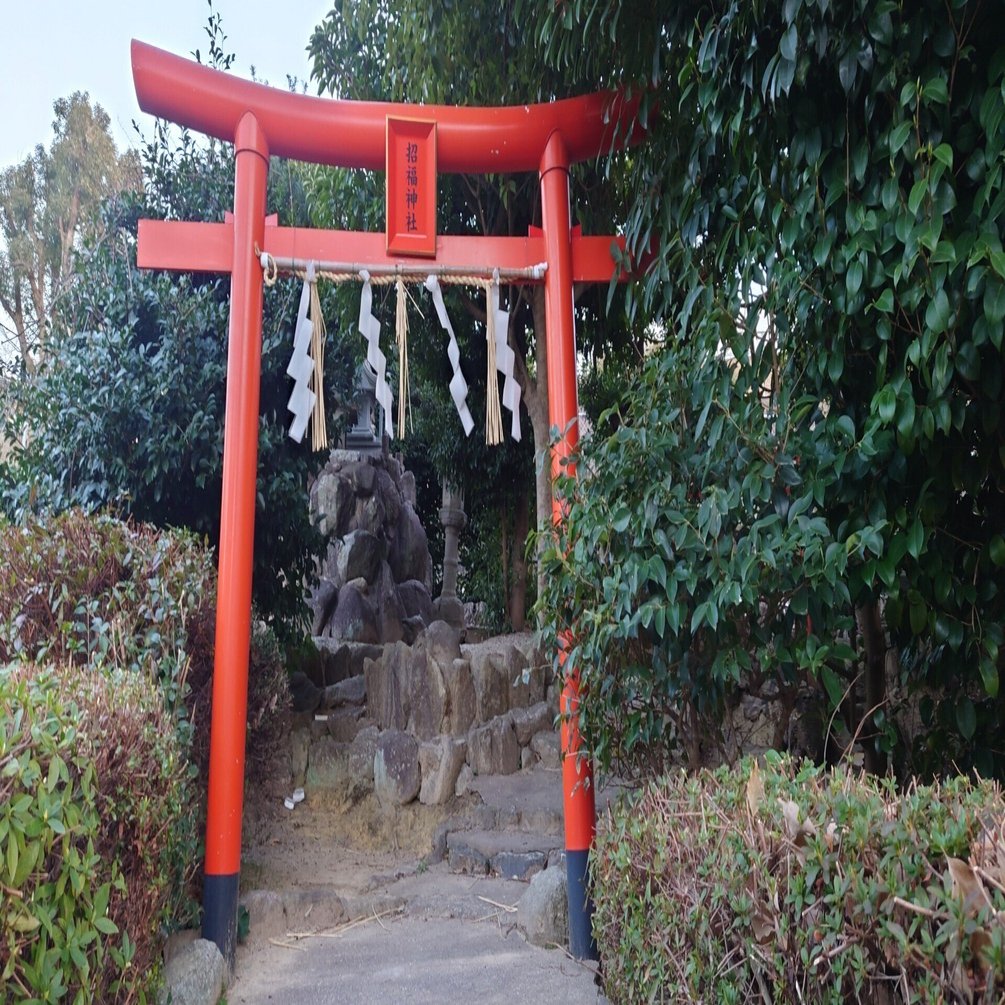 探索1：住宅街に潜む謎の神社「招福神社」｜ツキ
