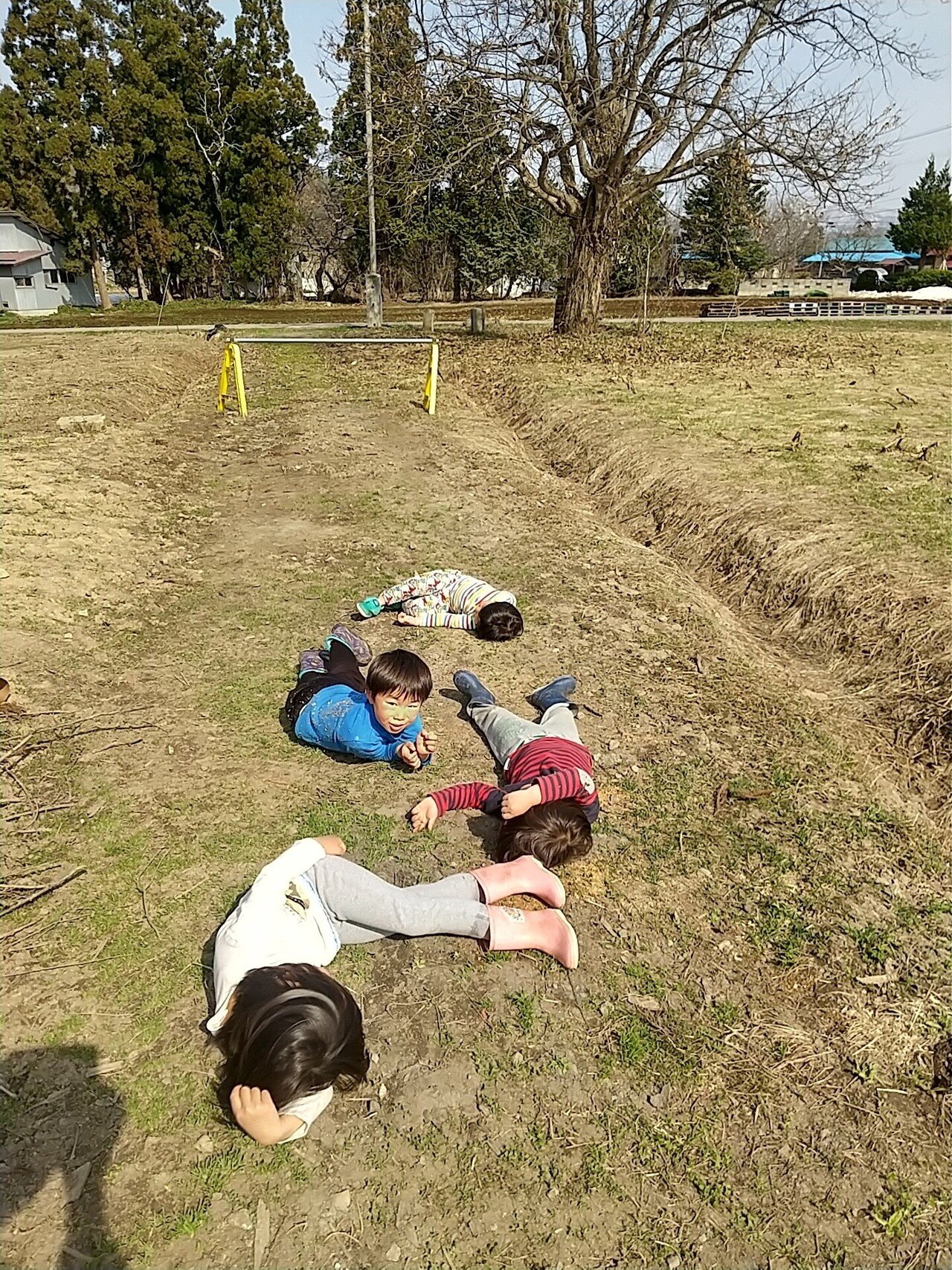 保育園　裸　夏 