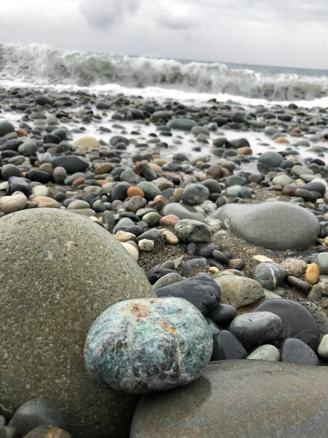 ☆翡翠原石☆糸魚川転石硬玉翡翠【海石大1.7㎏】 プレミアム・海石・
