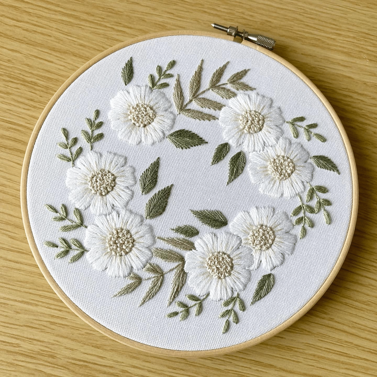 Pdf図案 純白花のリース Youtube解説あり はなこまち 刺繍作家 Note