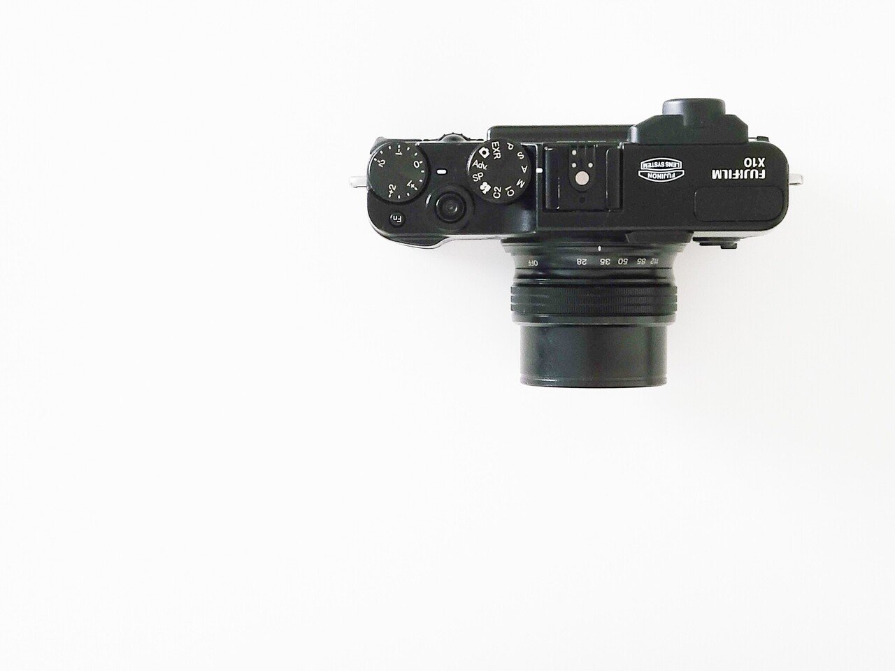いまさらですが、FUJIFILMのコンデジX10をお迎え。|©︎Reo いまさらですが、FUJIFILMのコンデジX10をお迎え。|©︎Reo