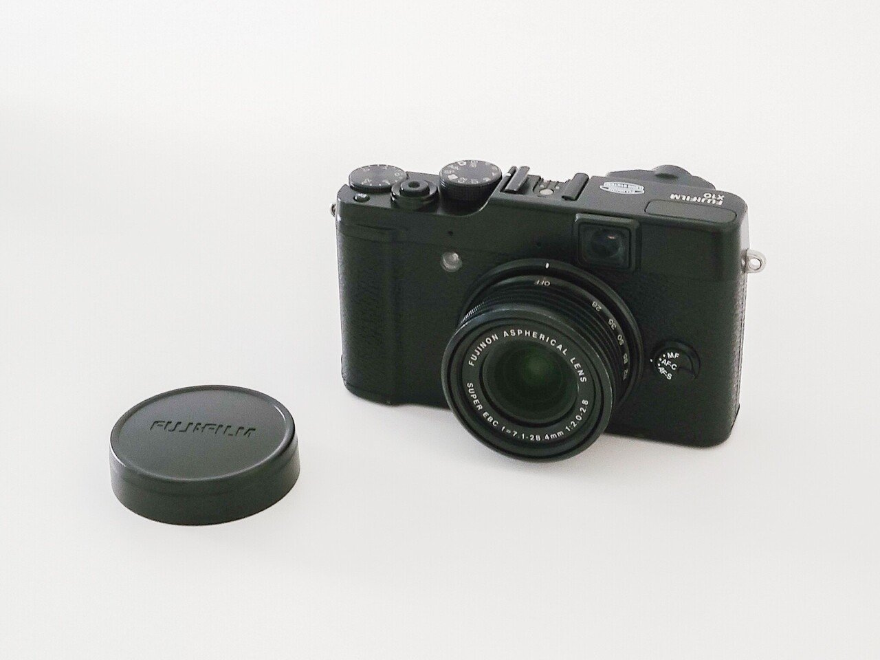 いまさらですが、FUJIFILMのコンデジX10をお迎え。|©︎Reo いまさらですが、FUJIFILMのコンデジX10をお迎え。|©︎Reo