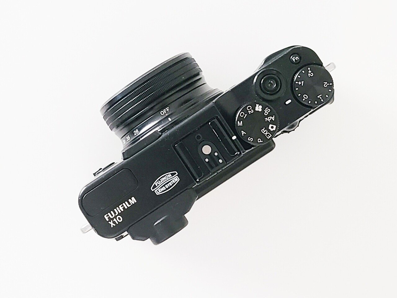 いまさらですが、FUJIFILMのコンデジX10をお迎え。|©︎Reo いまさらですが、FUJIFILMのコンデジX10をお迎え。|©︎Reo