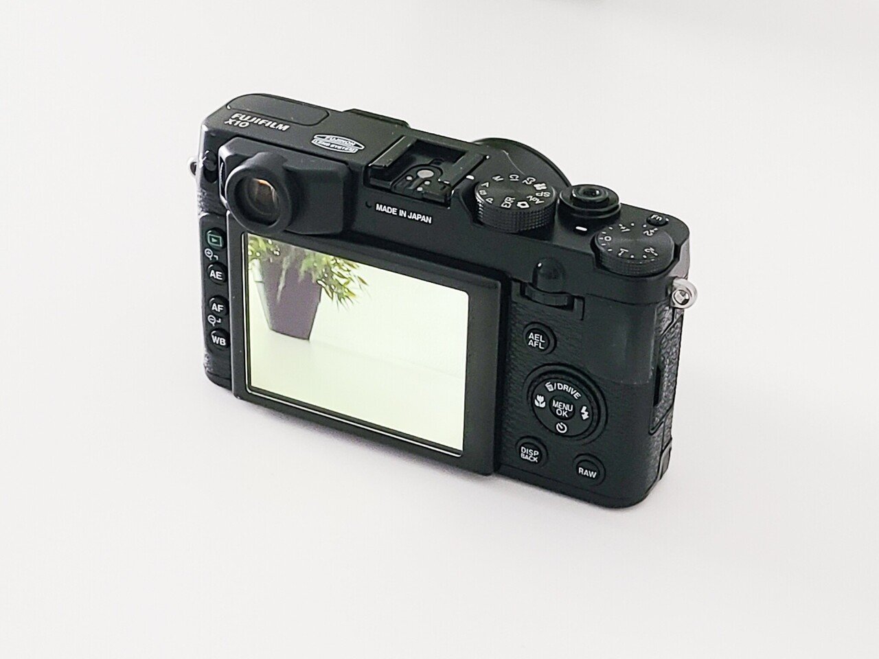 いまさらですが、FUJIFILMのコンデジX10をお迎え。｜©︎Reo