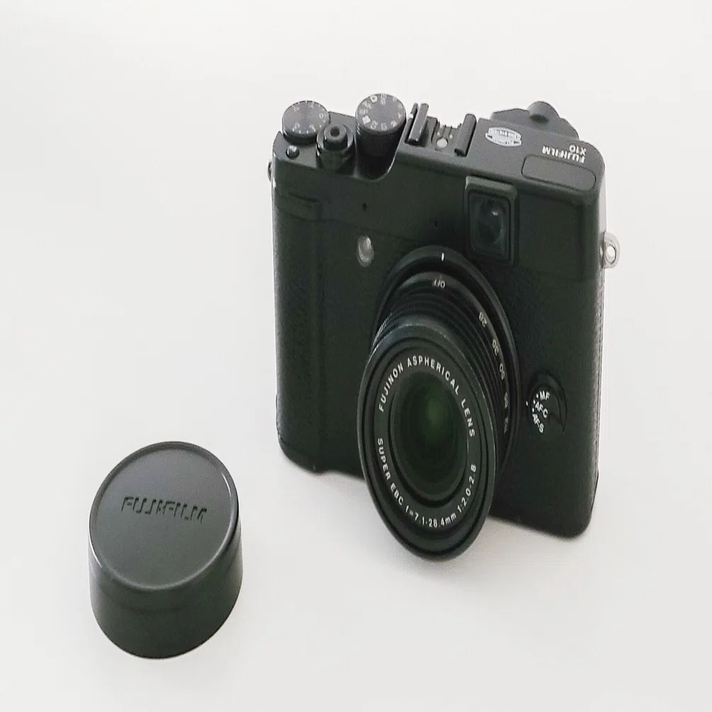 いまさらですが、FUJIFILMのコンデジX10をお迎え。｜©︎Reo Kobayashi
