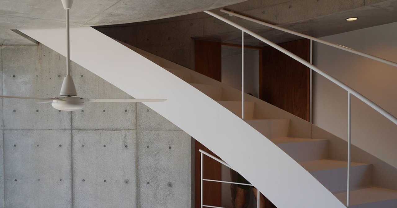 中心に据えられた存在感のある階段が 未来に 建築 であることを担保するーー御手洗龍による Stir ステア Remgoto 後藤連平 Note