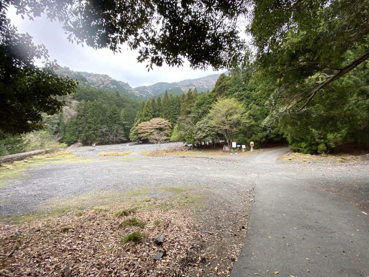 大鳥居がそびえ立つ 入道ヶ岳｜mountain go