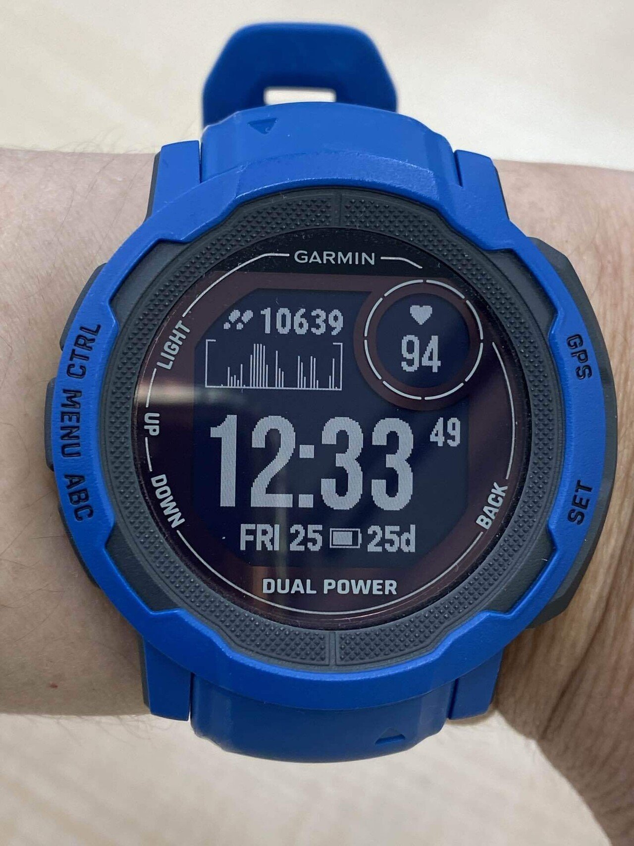 Garmin Instinct 2 Dual Power のウォッチフェイスとバンドの変更