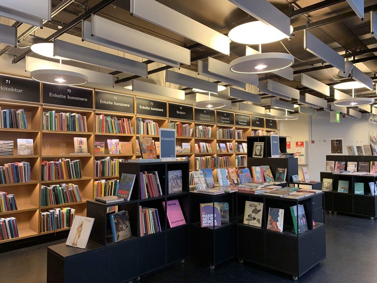 図書館内のいろんな照明 in デンマーク｜rei