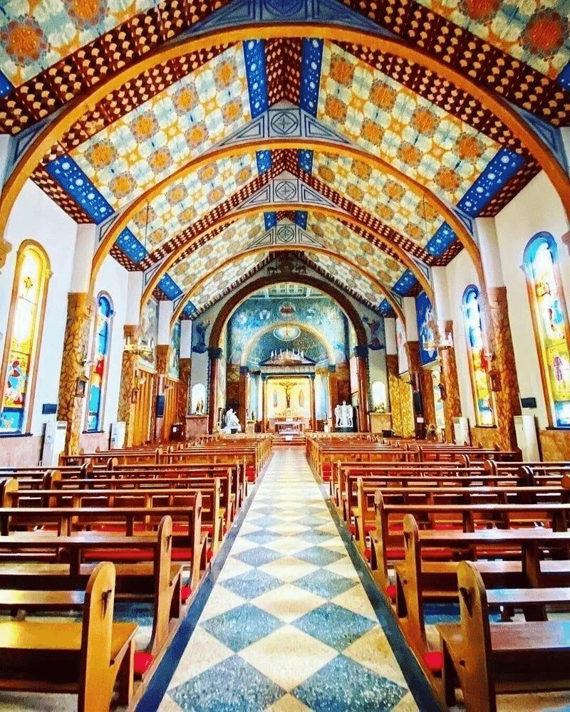 東京建築巡り〜日本最大級のフレスコ画が美しい荘厳な聖堂をもつ教会