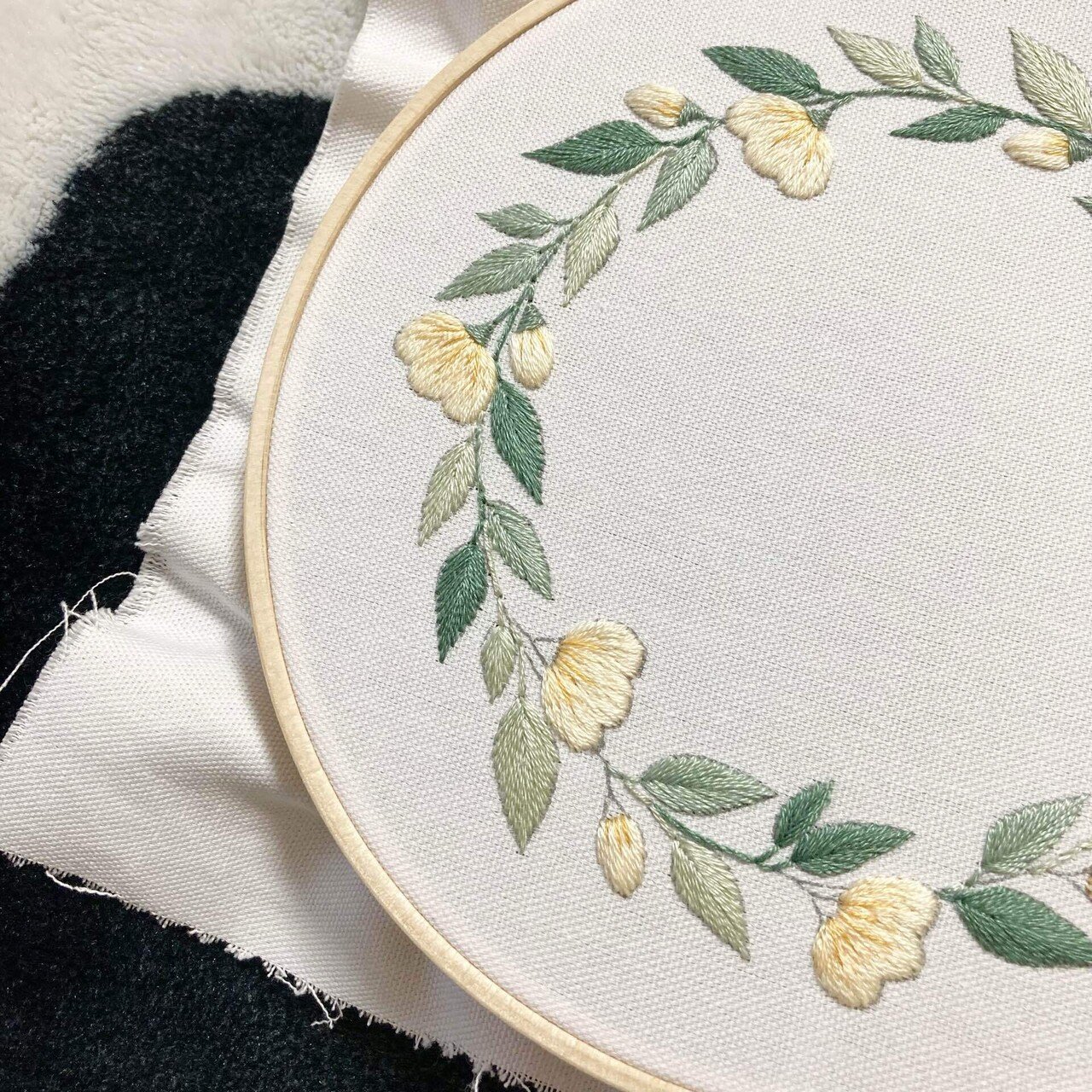 訪問着 花柄刺繍 グラデーション 訪問着 花柄刺繍 紺色と青色のグラデーション