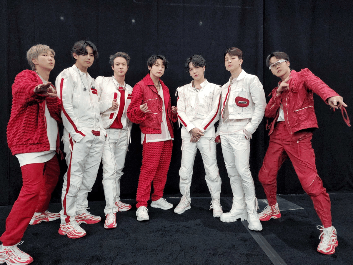 BTS【ジミンIG】PTDラスベガス JJフーディーMERCHANDISE | 月