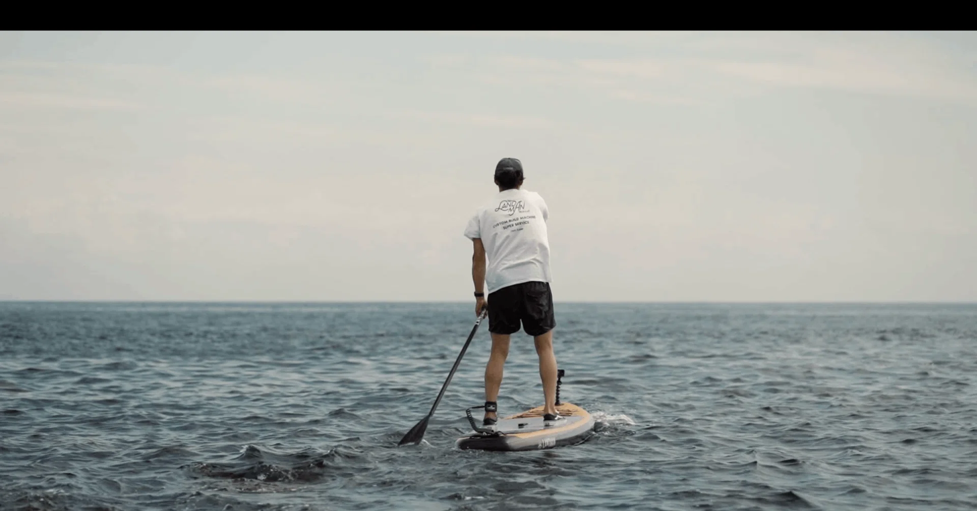 初めてでも困らない「SUPの服装」はこれで決まり！！｜LANDMAN－public