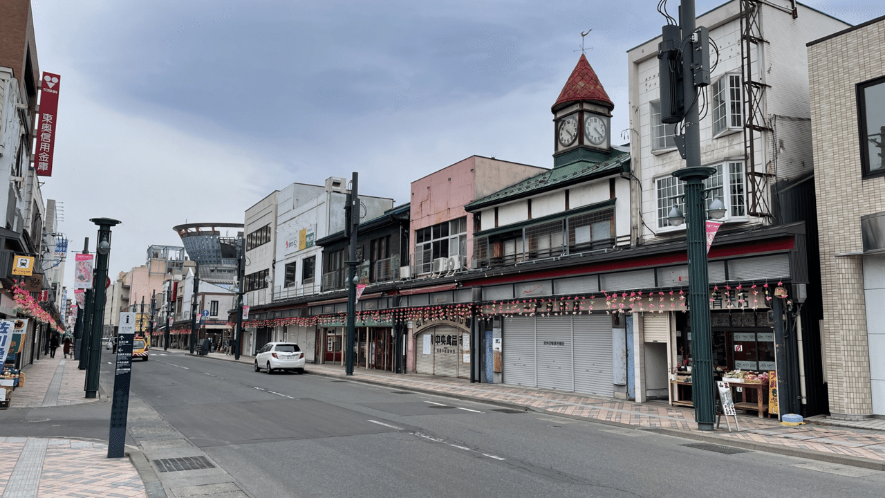 2022.04.18（月）弘前さくらまつり開始直前の土手町 （iPhone12mini