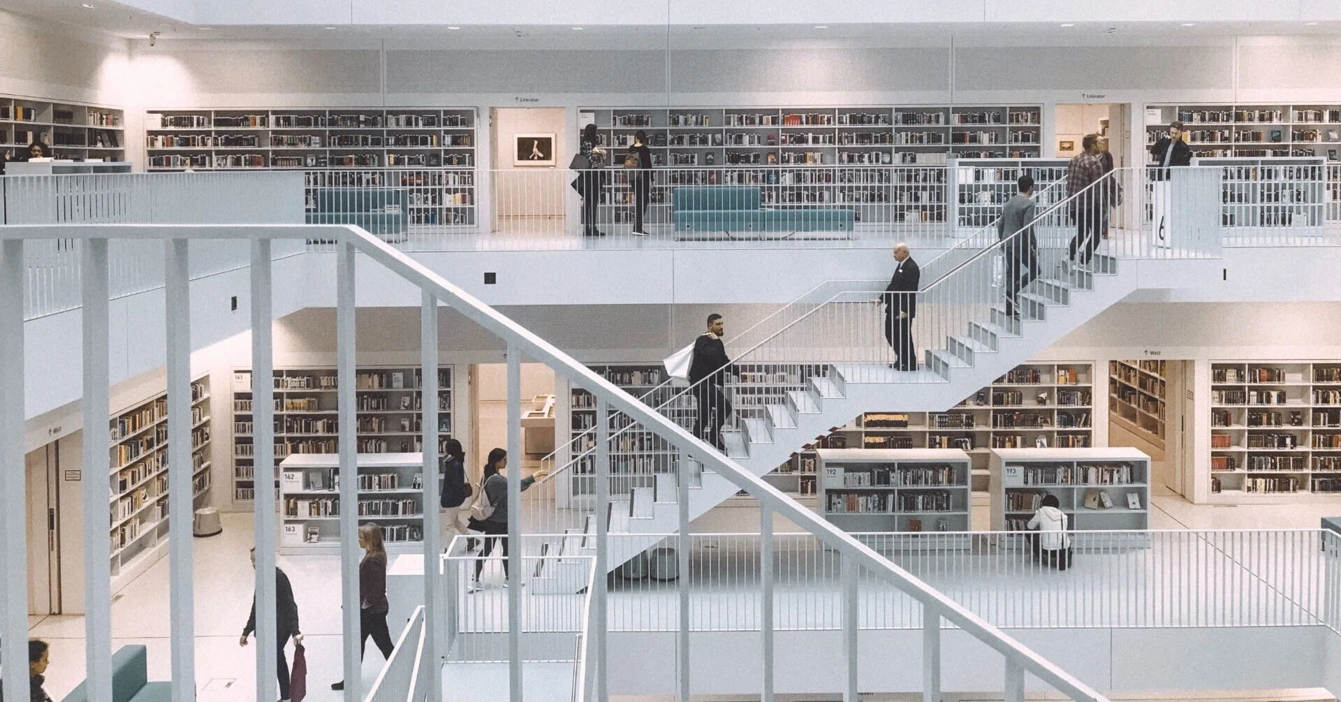 アラ還マダム、図書館司書資格取得しましたー幻の図書館長シリーズー 