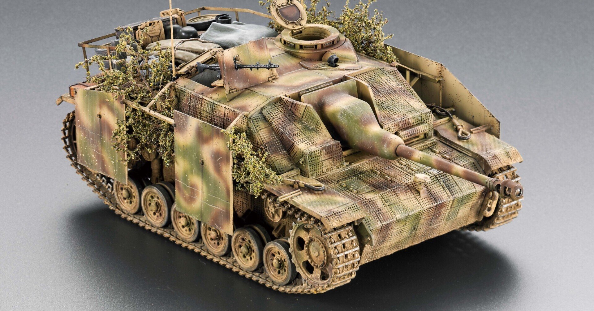 タミヤ ドイツ3号突撃砲 完成品 グンゼハイテック3号突撃砲とコラボ 1