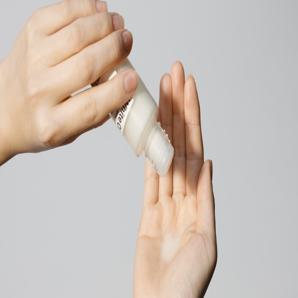 美白ケア美容液のおすすめは 美白も保湿も叶えたい アジャイルコスメの白いオイル アジャイル コスメティクス プロジェクト Note