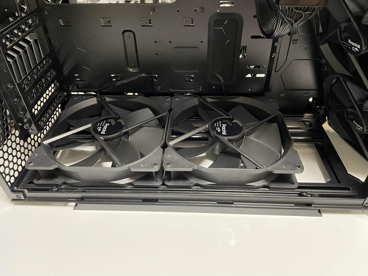 【ひかる】PCケース + 簡易水冷 + ケースファン sddefault.jpg