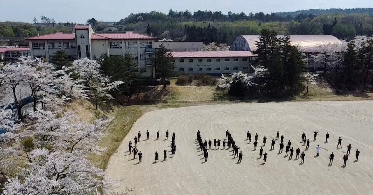 全校集合写真をドローンを使って撮影!|岩手県立大野高等学校 全校集合写真をドローンを使って撮影!|岩手県立大野高等学校