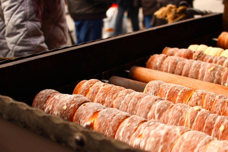 クルトシュ これから日本で絶対流行る ハンガリーの煙突の形をしたケーキ 世界のお菓子 食 を巡る旅 2 ライツ社