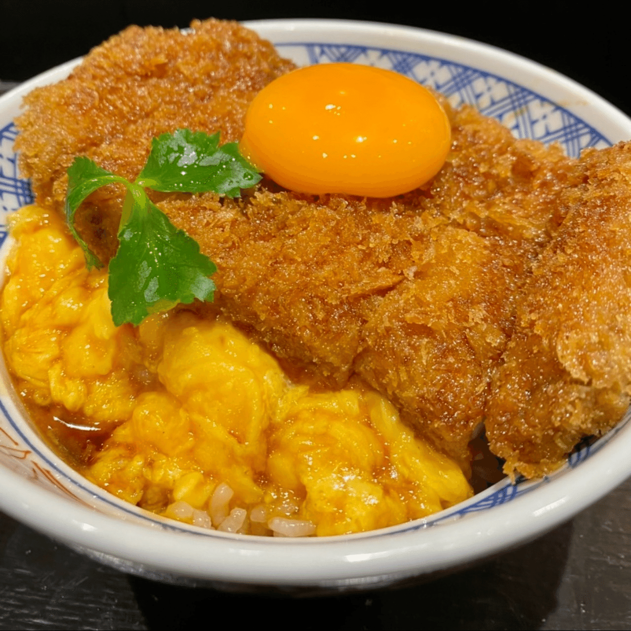 水天宮前 今話題の行列店 とじないカツ丼が水天宮前に誕生 東京食べあルーク Note