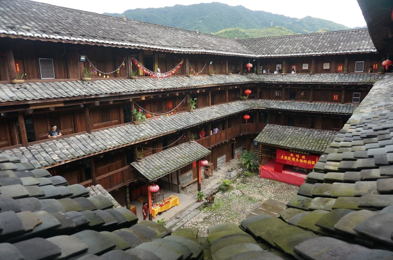中国土楼　客家 版築建築 福建土楼 要塞？集合住宅？摩訶不思議な客家土楼(福建土楼) – VOYAGE -世界見聞録-