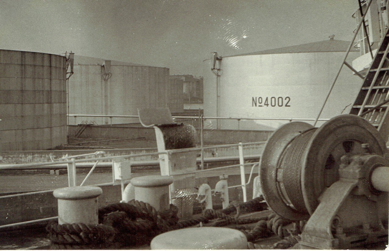 マドロス茶話 その１ Ships And A Bollard Note
