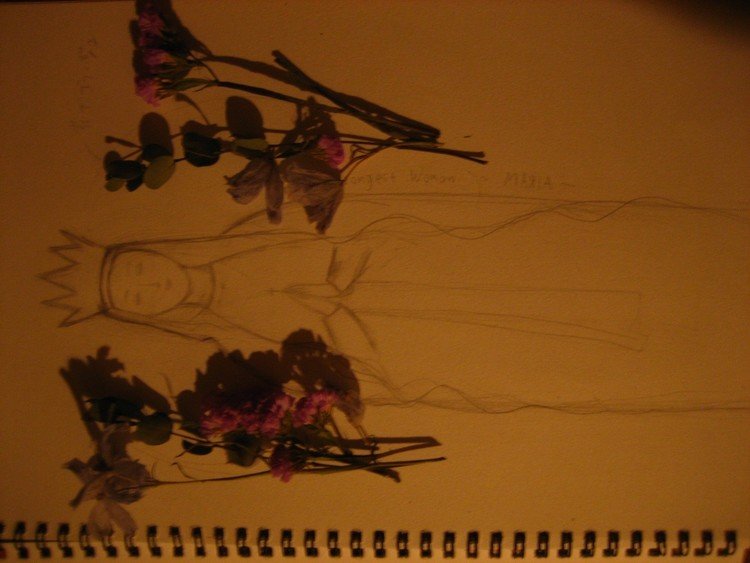 何年も前に描いたマリア様と花のコラージュ。
絵が下手すぎて、絵は諦めました。(写真も決してうまくはありませんが…)