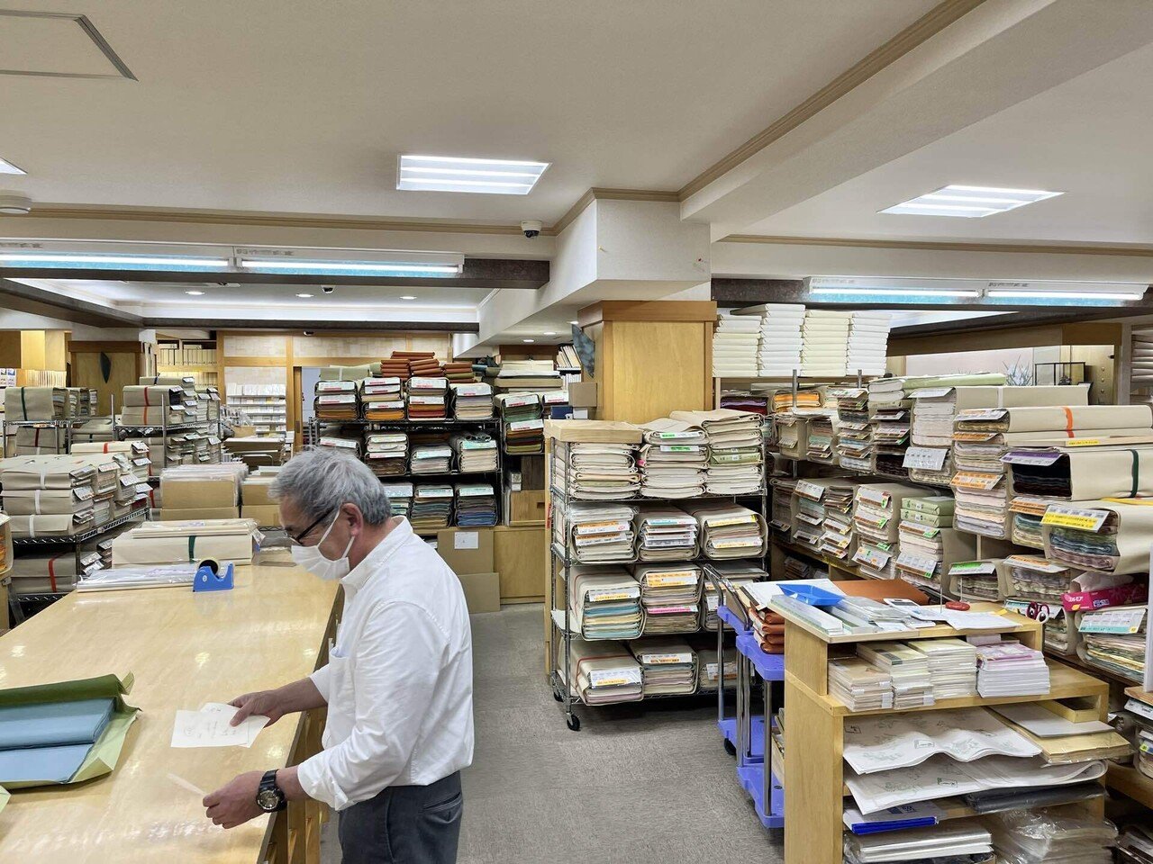 紙の品揃え半端ない!おもしろ店員さんにじっくり相談できる栢美 紙の品揃え半端ない!おもしろ店員さんにじっくり相談できる栢美