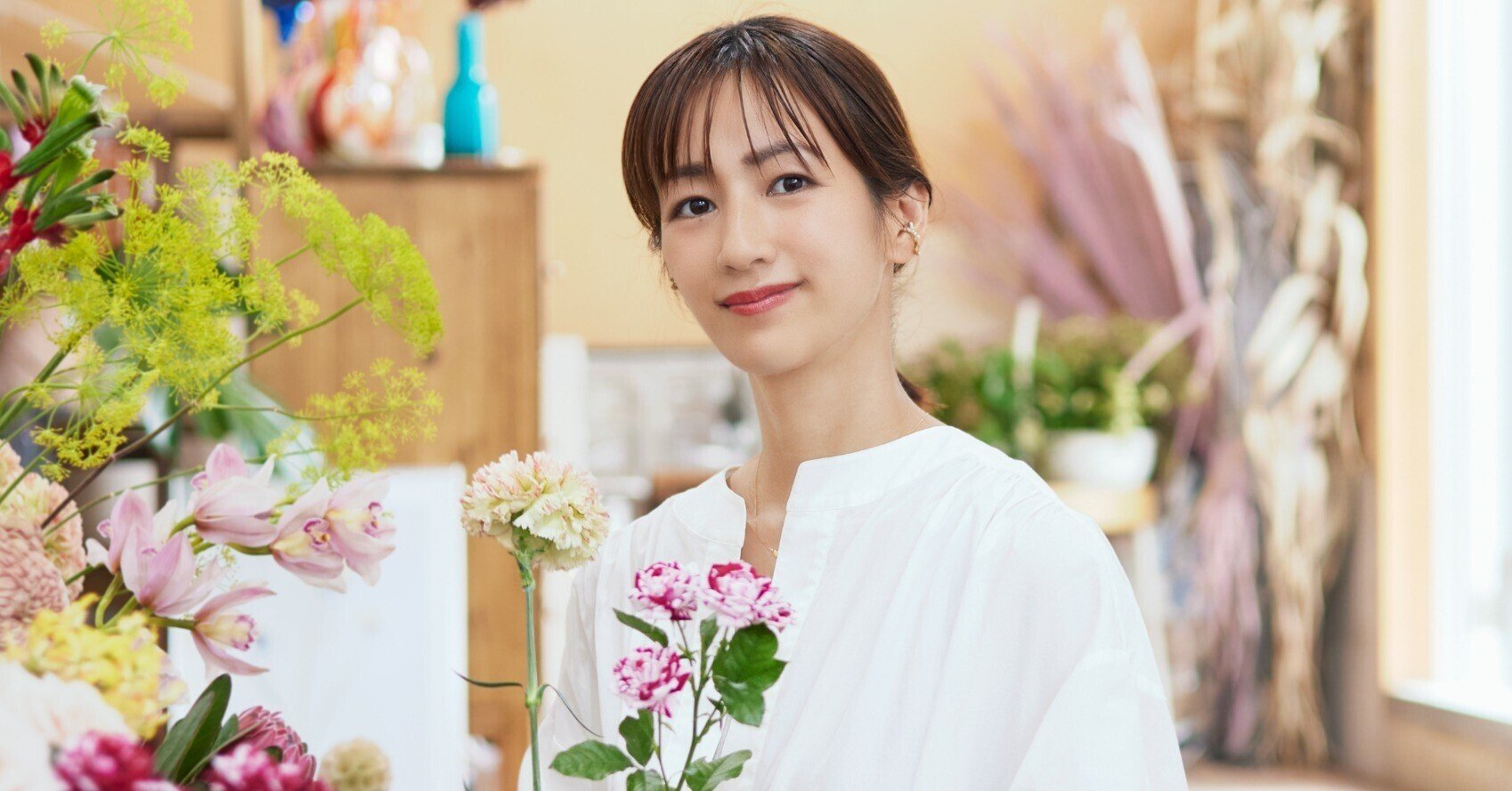 もっと 自分のために花を飾ろう フラワーアーティスト前田有紀氏 Guiインタビュー Less Is More By Info Mart Corporation もっと 自分のために花を飾ろう フラワーアーティスト前田有紀氏 Guiインタビュー Less Is More By Info Mart Corporation